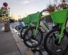 Gifts hidden in the baskets of these self-service bikes in Paris