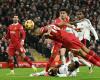 Liverpool resists ten men, Arsenal stalls against Everton