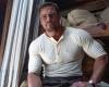 ‘Reacher’s Alan Ritchson Meets Arnold Schwarzenegger’s Santa Claus in ‘The Man with the Bag’ Set Image