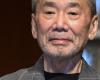 Japan | Writer Haruki Murakami receives an award from his former university