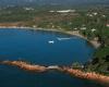 in Cala Rossa, is the hut on the public maritime domain?