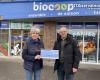 In Beauvais, Biocoop donates to Emmaüs the margin made following a collection, i.e. 272 ​​euros