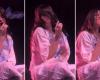 Billie Eilish hit in the face by a necklace during a concert: her reaction goes viral on TikTok. What happened – THE VIDEO