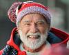 Red hat and white beard, Arnold Schwarzenegger as Santa Claus in the streets of New York