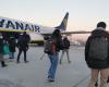 the grotesque situation of 14 Ryanair employees at Bordeaux airport