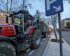 In Albi, illuminated tractors parade to celebrate Christmas