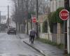 the multiplication of stop signs in the street penalizes a newsagent in La Rochelle