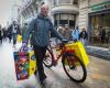 a fairly quiet rush before Christmas in the streets of Bordeaux