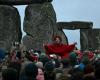 Thousands celebrate winter solstice at Stonehenge: News