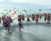 IN PICTURES – The traditional Christmas bath brings together more than 300 people in Nice