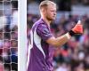 Aaron Ramsdale, Southampton goalkeeper played with a four-fingered glove in the Premier League