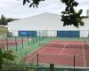 Why do covered public facilities in Lorient close on public holidays? . Sport