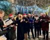 Monflanquin. Music and songs under the big fir tree on Place des Arcades