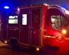 Toulouse. Three cars catch fire in the night, the flames spread across the facade of the building