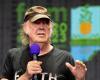 Neil Young criticizes the festival and announces his withdrawal from the program