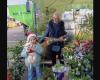 after selling her flowers for 48 years in the markets, she retires