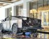 A Tesla Cybertruck explodes in front of Donald Trump's hotel: the video is impressive