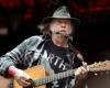 Neil Young shuns the English Glastonbury festival which he accuses of being in the hands of the BBC