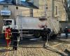 In Senlis, the contents of a garbage truck catches fire and blocks all traffic in the city center