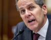 United States | Chief banking regulator resigns