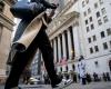 Wall Street ends sharply lower