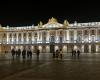 Toulouse. Two minors attack the facade of the Capitol with an unusual weapon