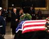 United States: Donald Trump pays tribute to Jimmy Carter’s coffin