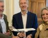 Isle-sur-la-Sorgue. Official delivery to the mayor of the model of the Airbus A220, called “L’Isle-sur-la-Sorgue”