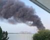 Serious fire in industrial zone in Arendonk: plume of smoke visible from afar (Arendonk)