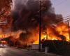 Incredible images of a villa that miraculously resisted the flames