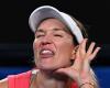 American tennis star Danielle Collins takes on hostile crowd at Australian Open