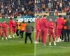 Pre-match incident: A fan entered the field and ran into Galatasaray players