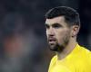 Lens rushes towards Mathew Ryan, AS Roma goalkeeper (Transfers)