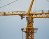 a man stuck on a crane 30 meters high in Lorient