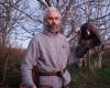 VIDEO. African great owl, American buzzards, tawny eagle… This falconer has around ten birds of prey in his garden and hunts with them