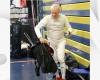 the singer of Iron Maiden as distinguished guest of the veteran fencing tournament