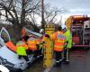 A car in the ditch in Saint-Gilles, traffic in both directions, on the route de Vauvert is restored