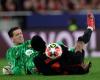 ‘Mentally on the beach with his wife!’ – Wojciech Szczesny told his ‘contract will be torn up’ after CLATTERING Alejandro Balde in comical mixup leading to Barcelona conceding at Benfica