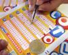 An intern wins 9 million euros in the lottery but continues to work to “have a