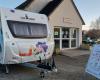 “Rambouillet is good, but it’s far”: in the villages of Yvelines, a social center in a caravan