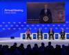 In Davos, D. Trump zigzags globalism and charges Europe